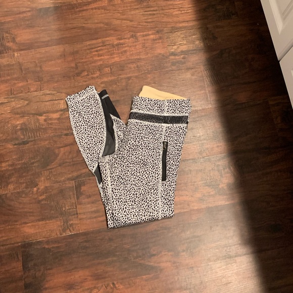 Lululemon Athletica Inspire Type 11 MISS MOZIAC Sz 6 - Picture 9 of 13